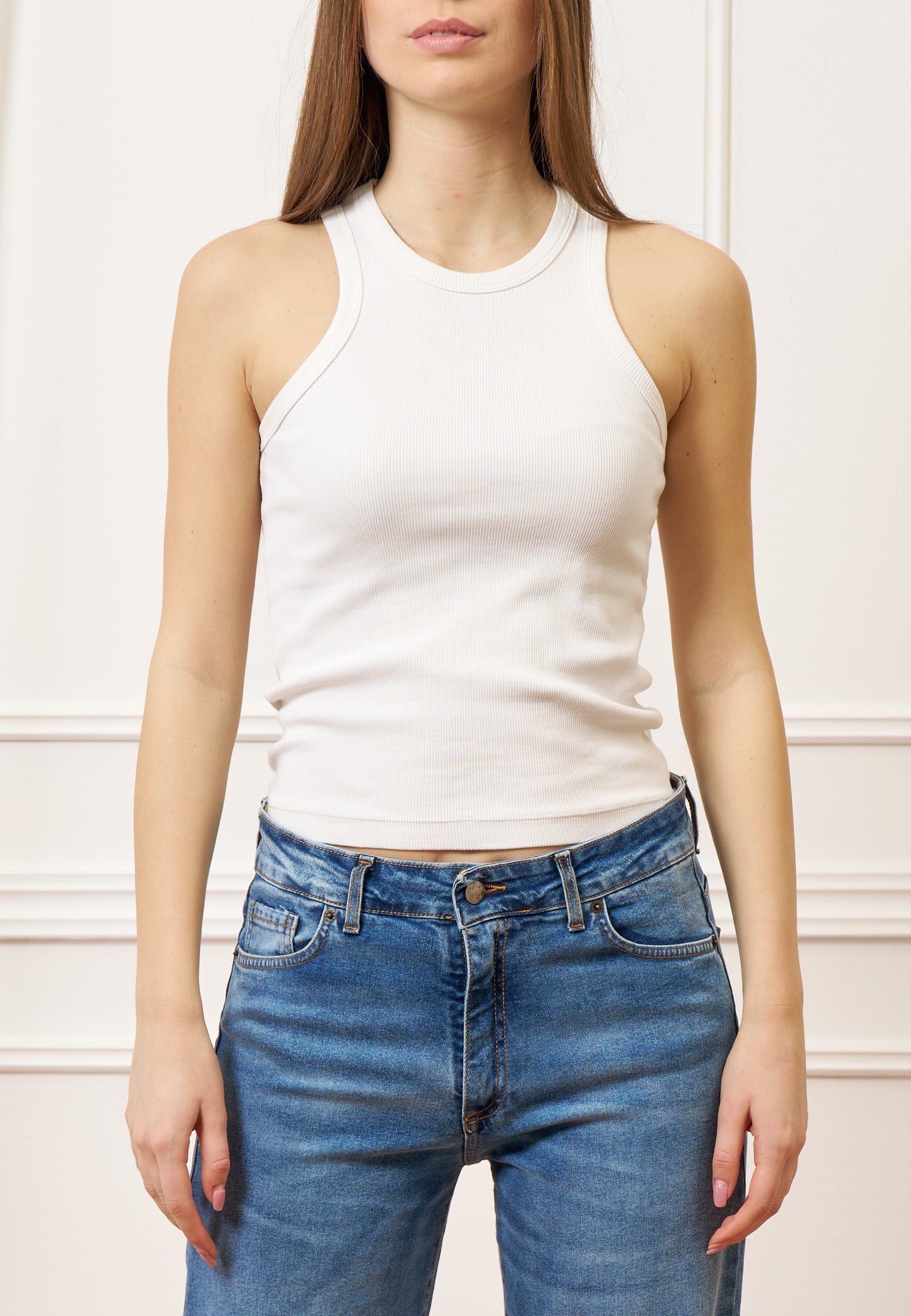 Jeans con fondo taglio vivo