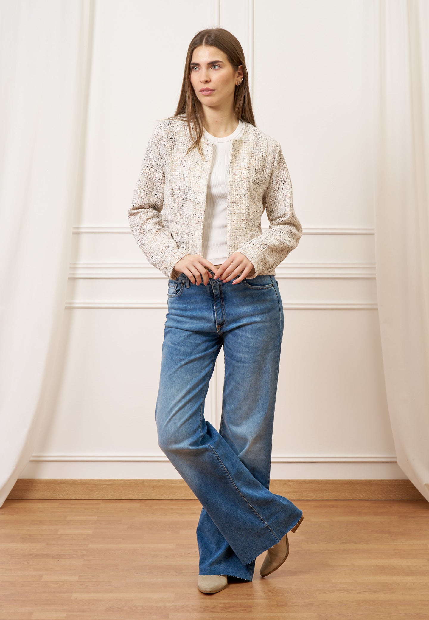 Jeans con fondo taglio vivo