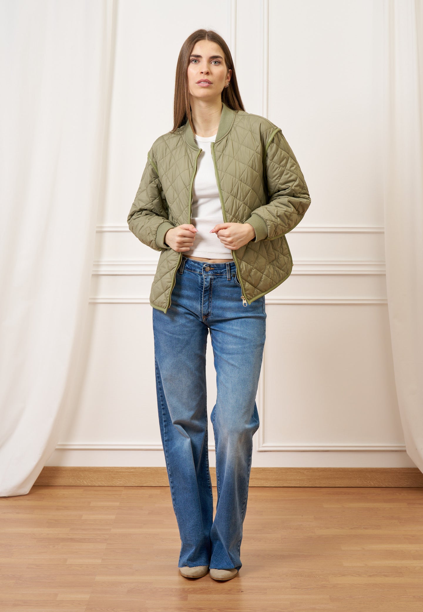 Jeans con fondo taglio vivo