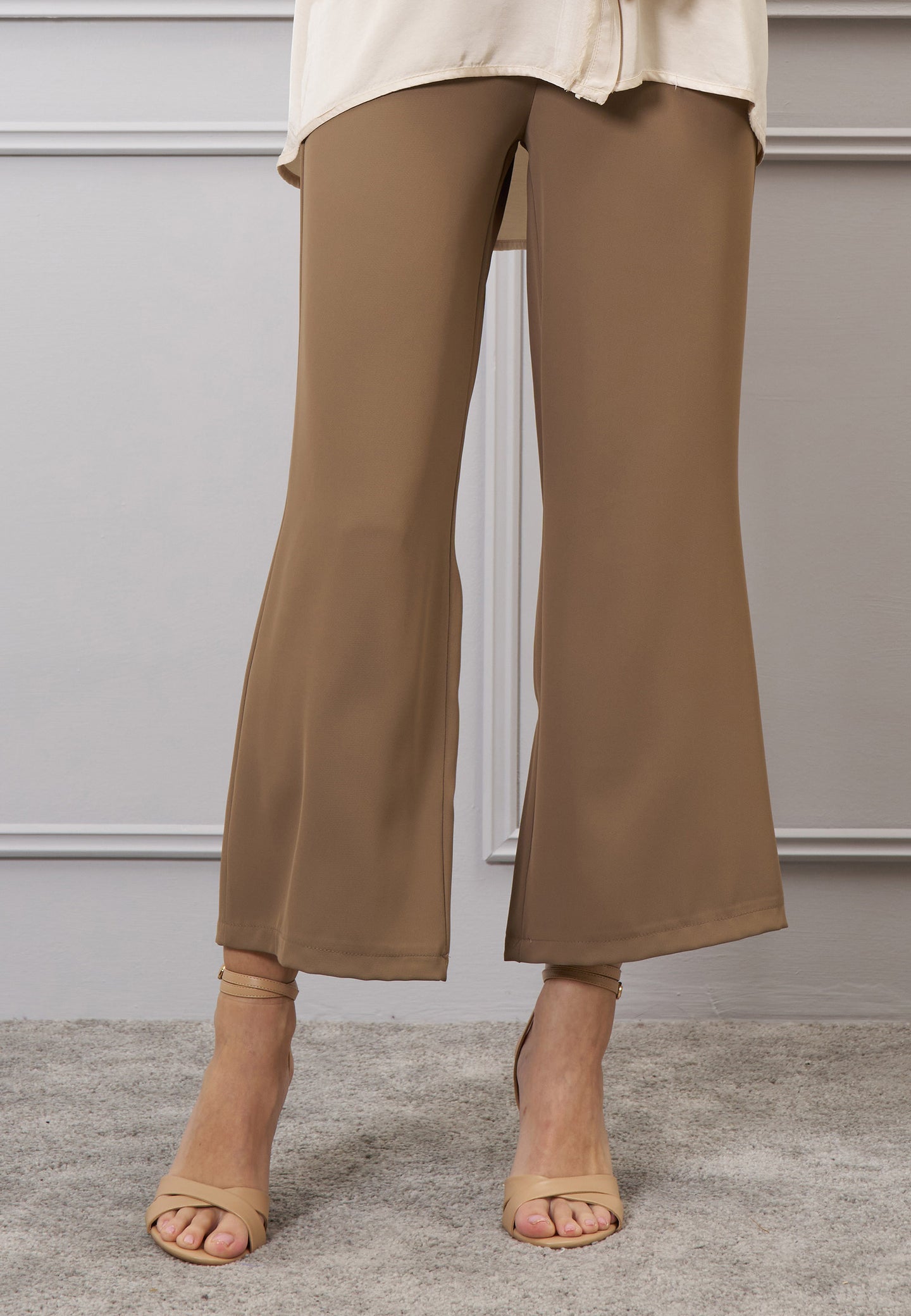 Pantalone crop con zip laterale