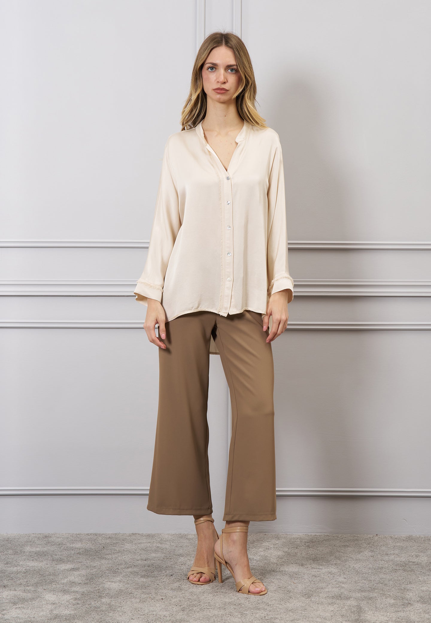 Pantalone crop con zip laterale
