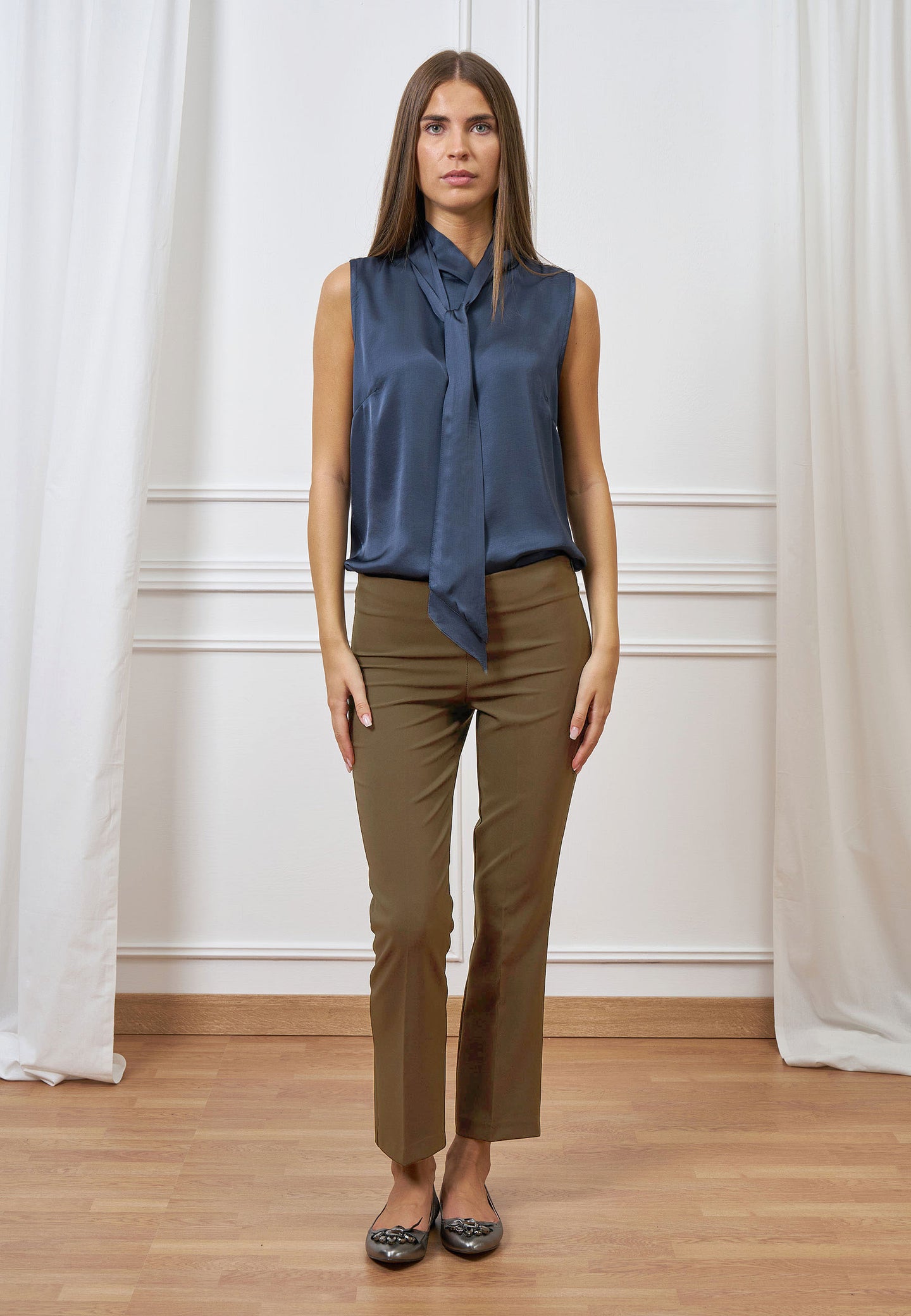 Pantalone dritto con zip laterale