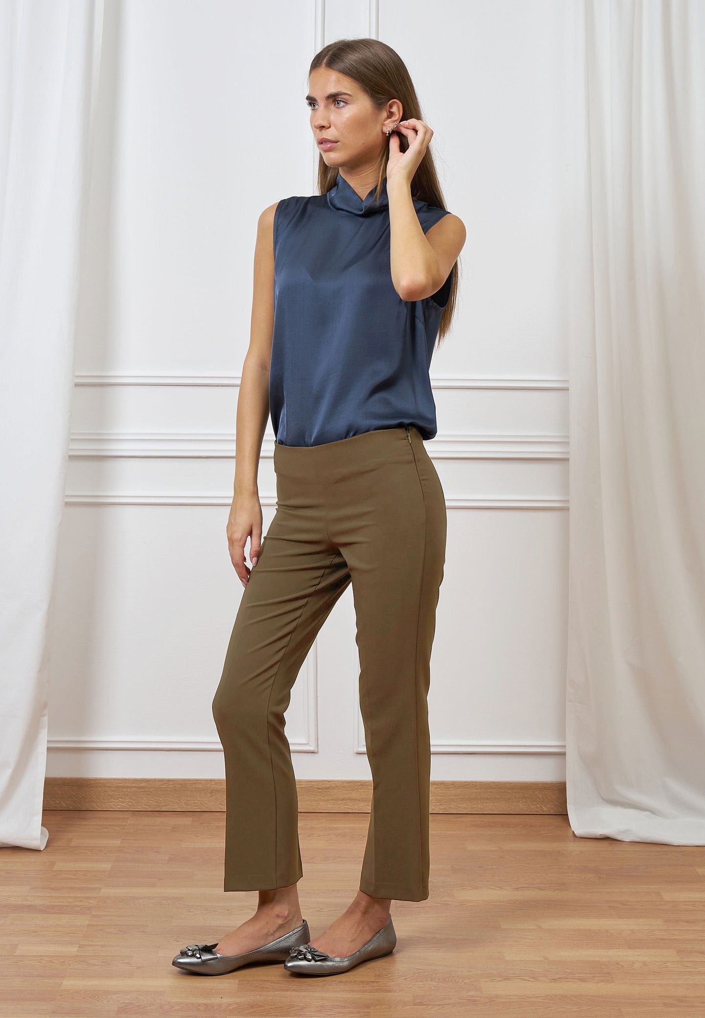 Pantalone dritto con zip laterale