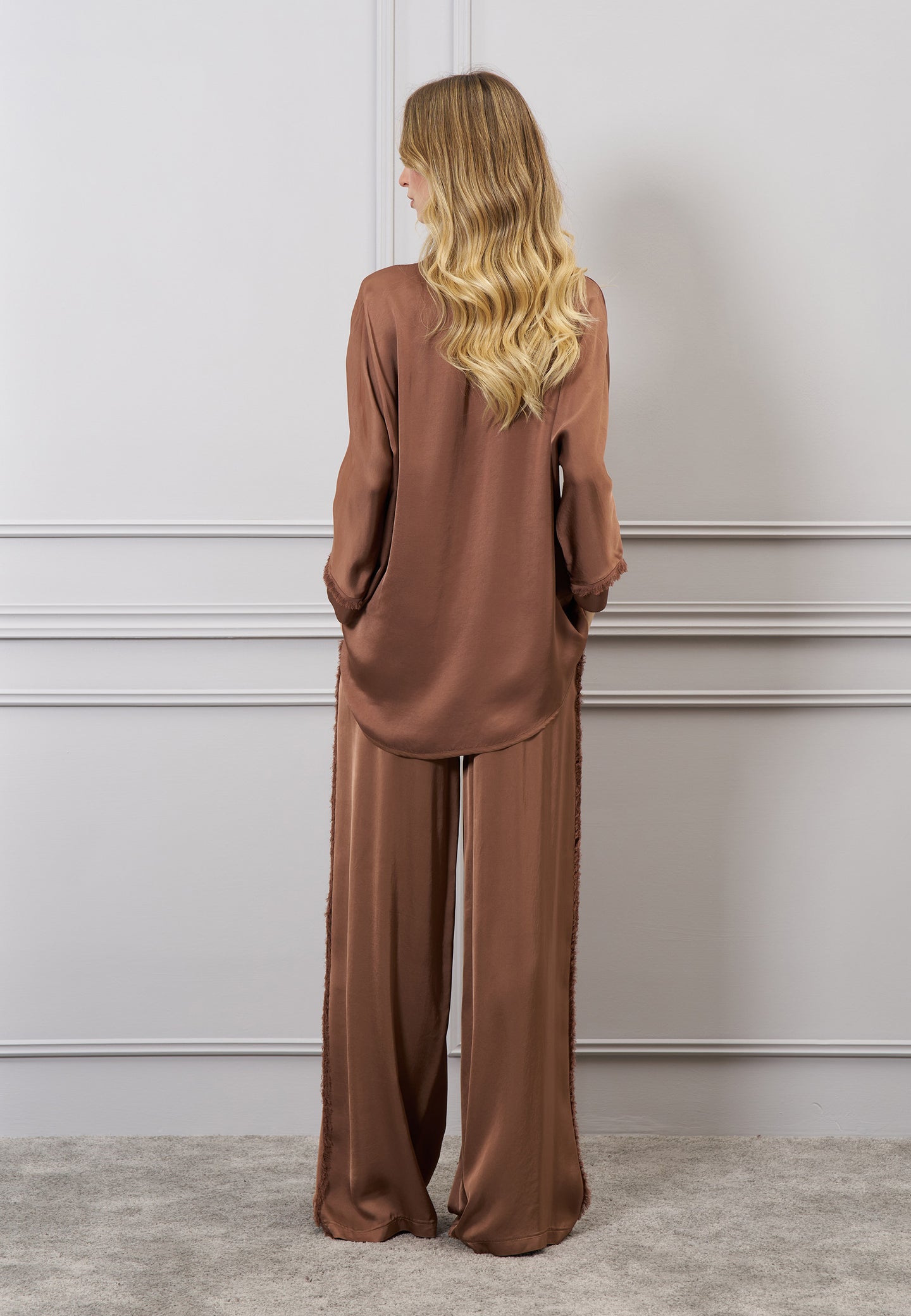 Pantalone palazzo raso sfrangiato