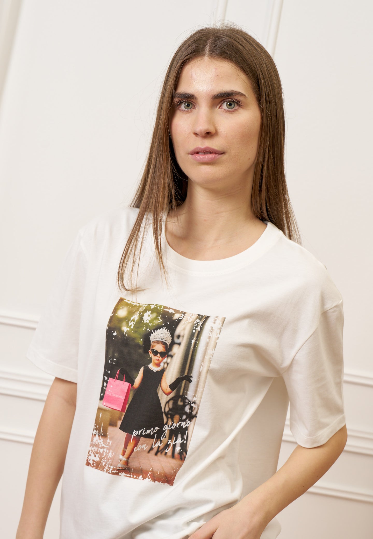 T-shirt con stampa bambina corona