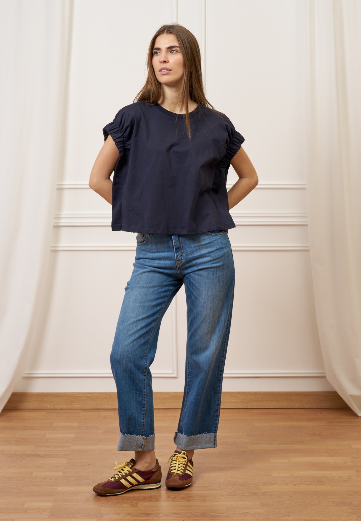 T-shirt con maniche arricciate