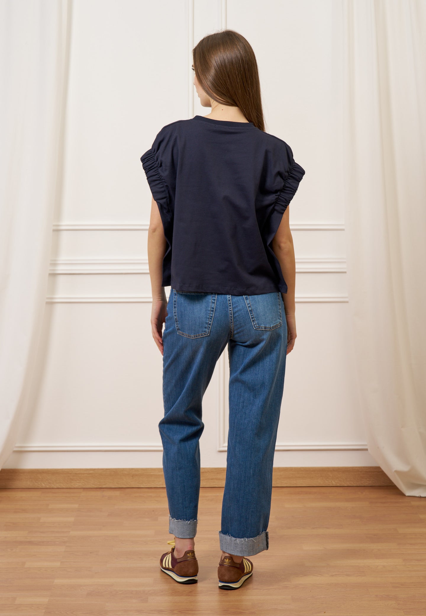 T-shirt con maniche arricciate