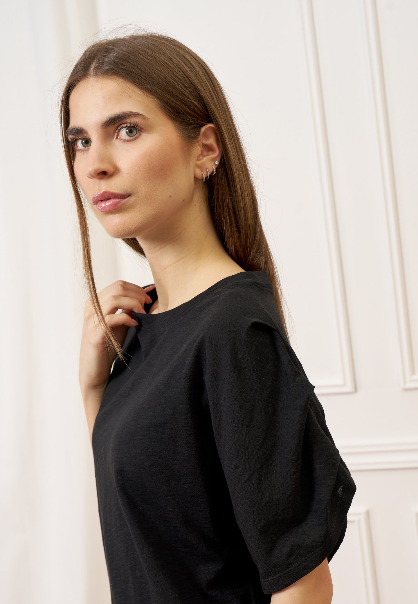 T-shirt con pieghe maniche - NERO