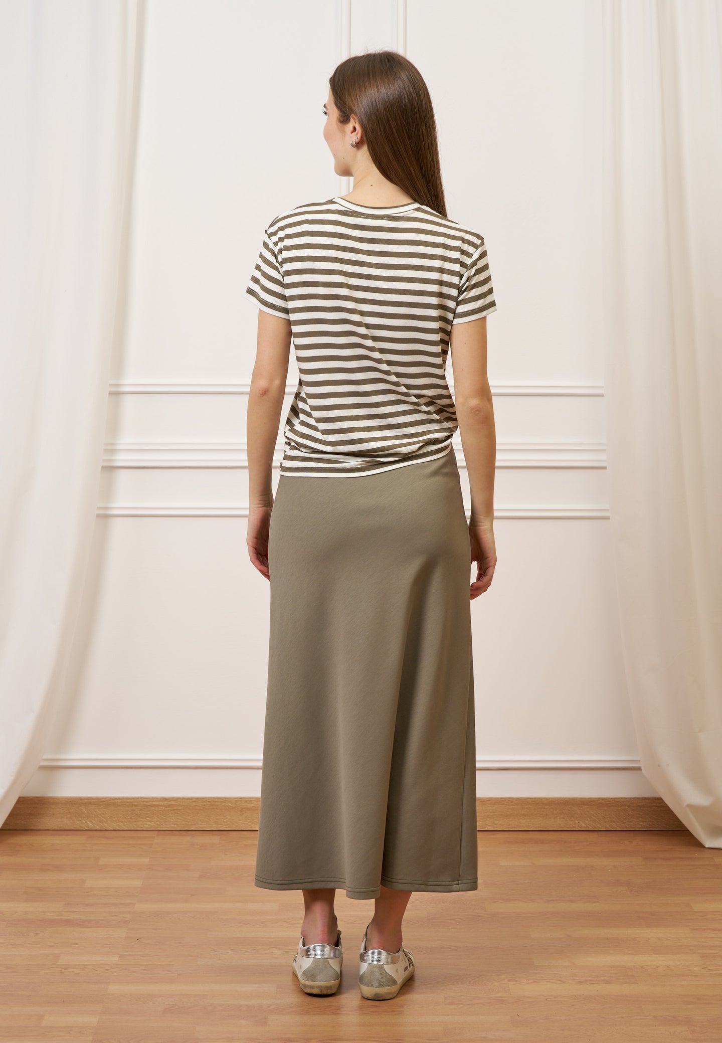 T-shirt a righe con fiore crochet