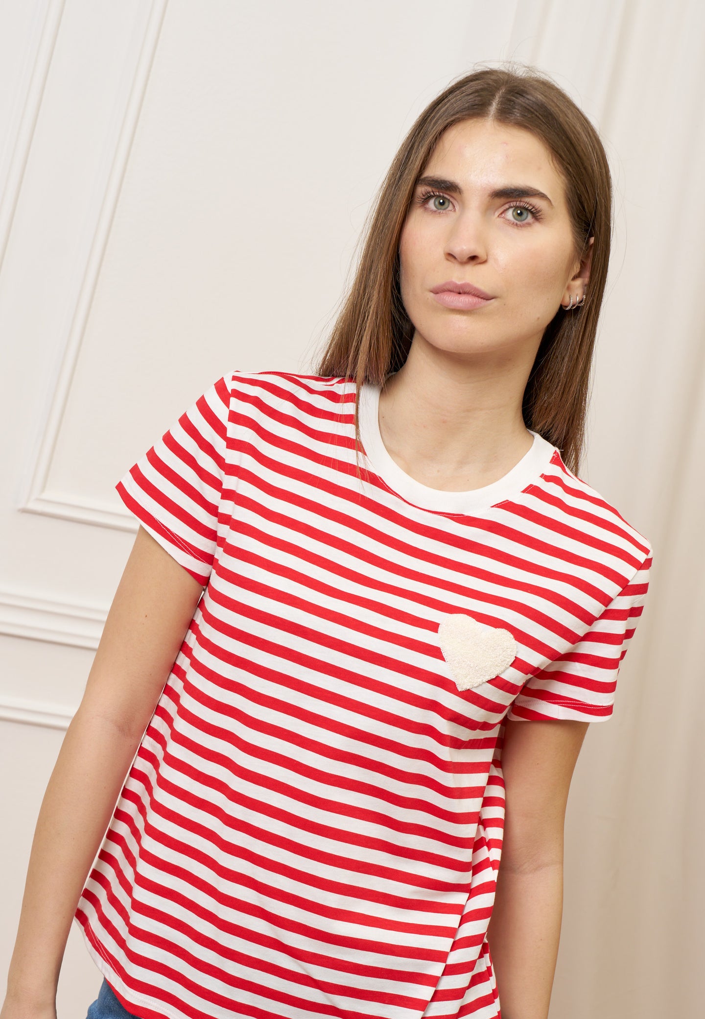 T-shirt a righe con cuore