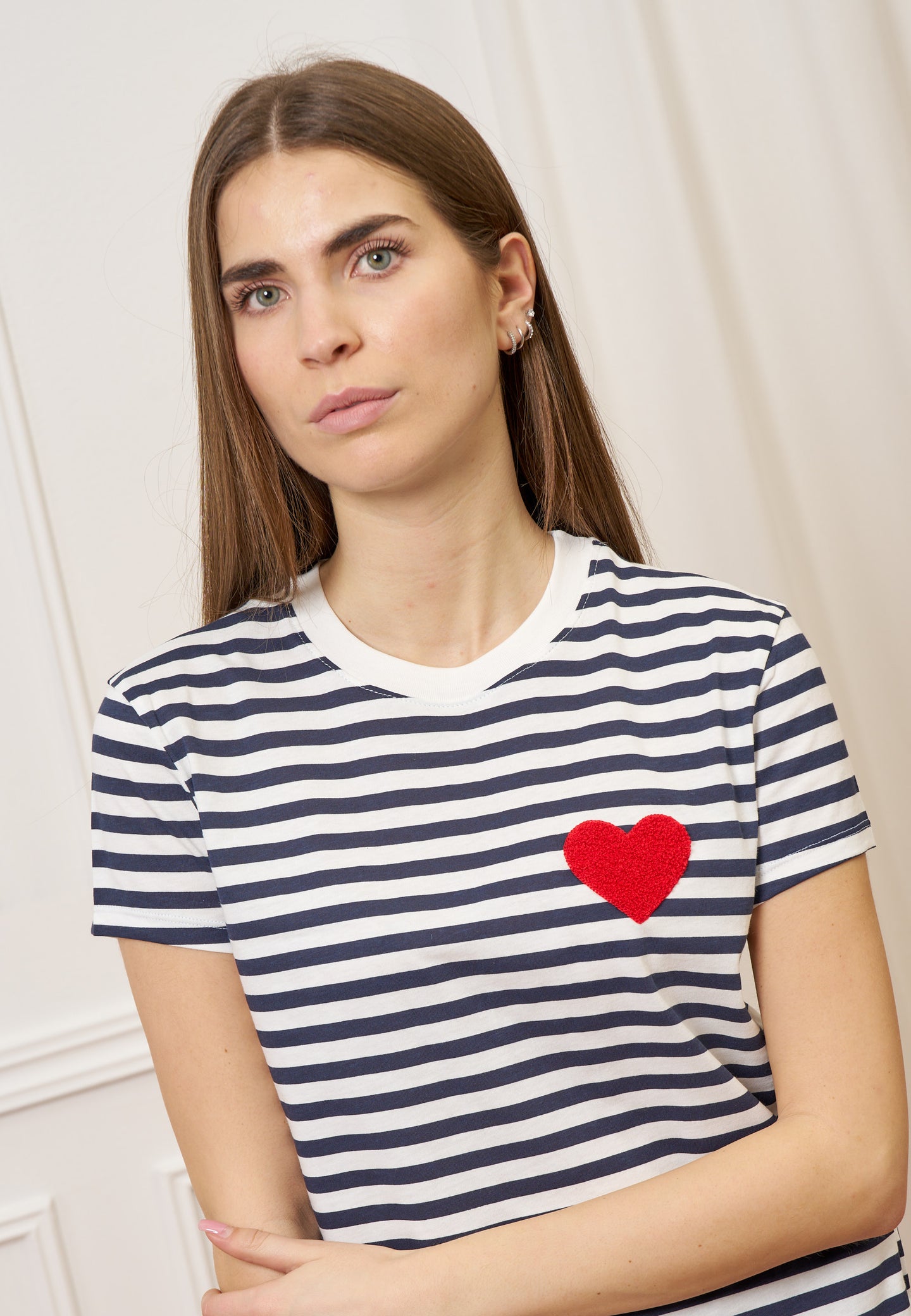 T-shirt a righe con cuore