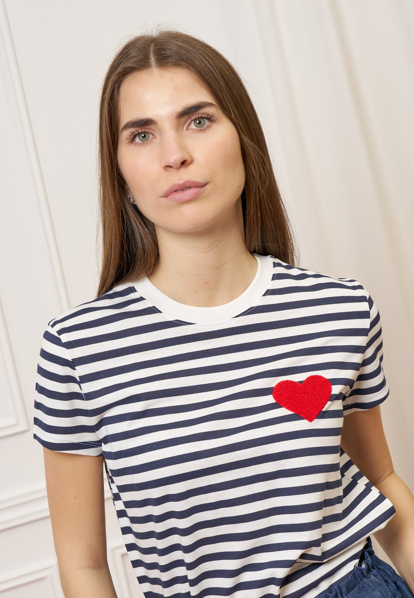 T-shirt a righe con cuore