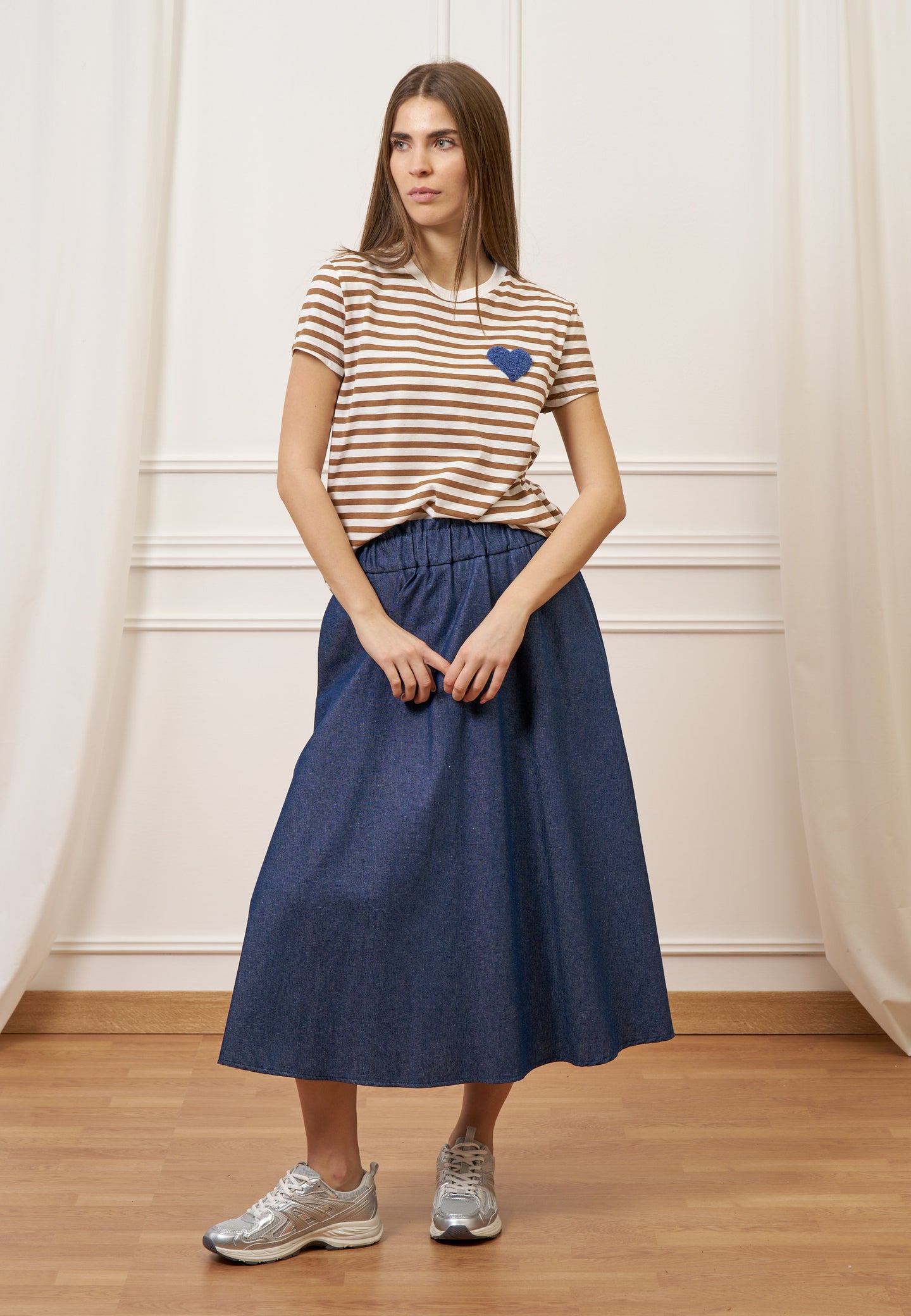 T-shirt a righe con cuore