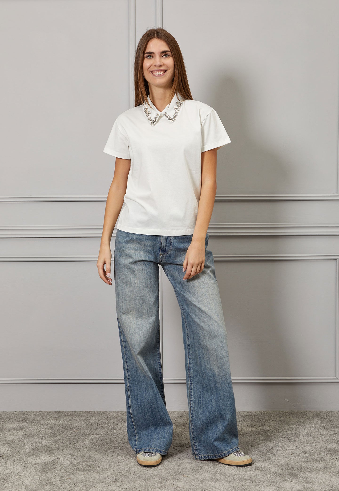 T-shirt con colletto rimovibile