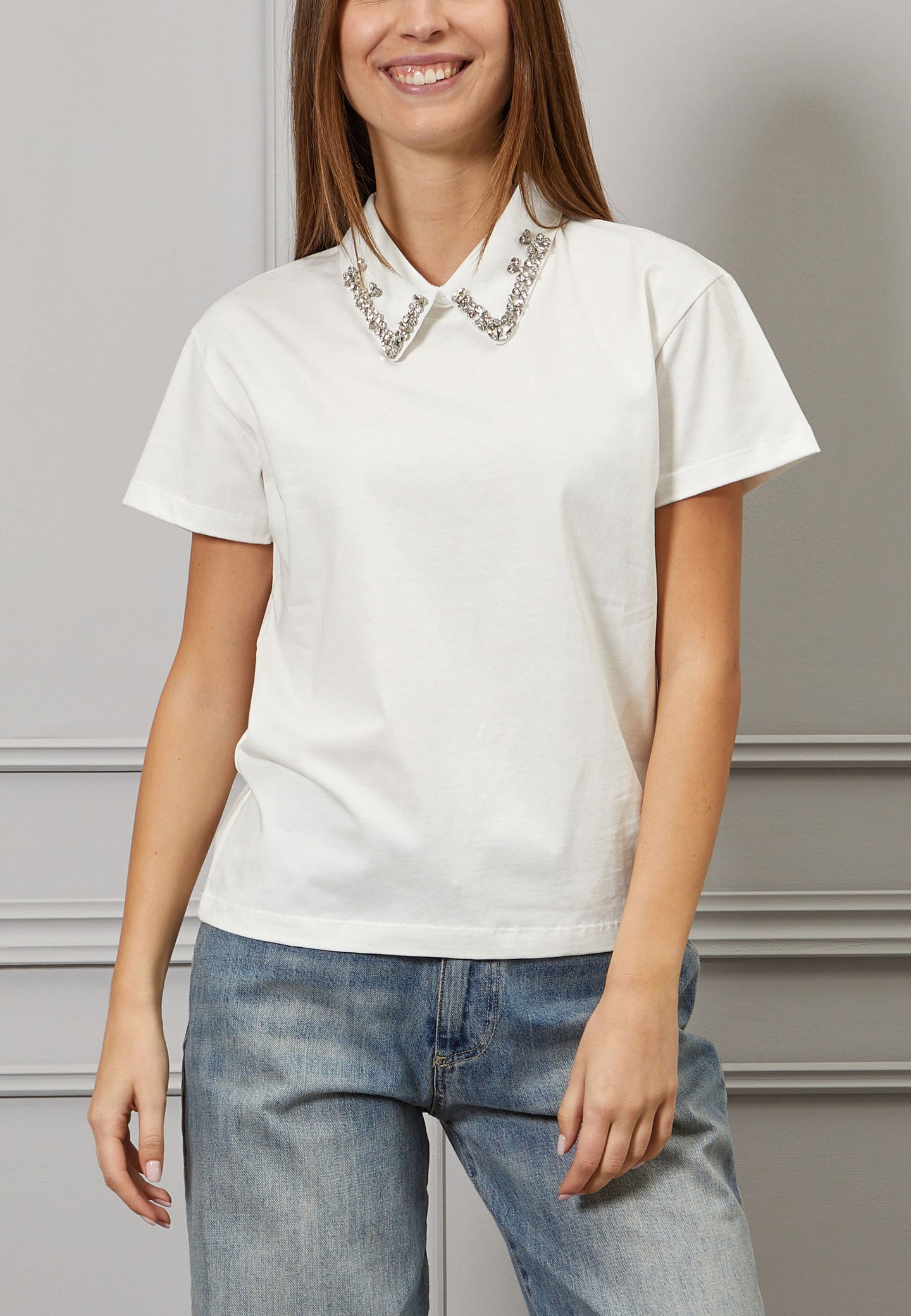 T-shirt con colletto rimovibile
