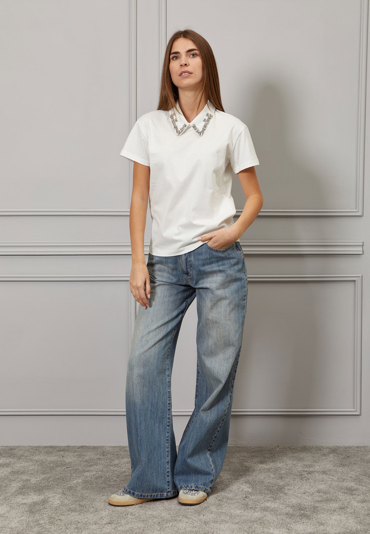 T-shirt con colletto rimovibile