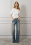 T-shirt con rouches e fiori