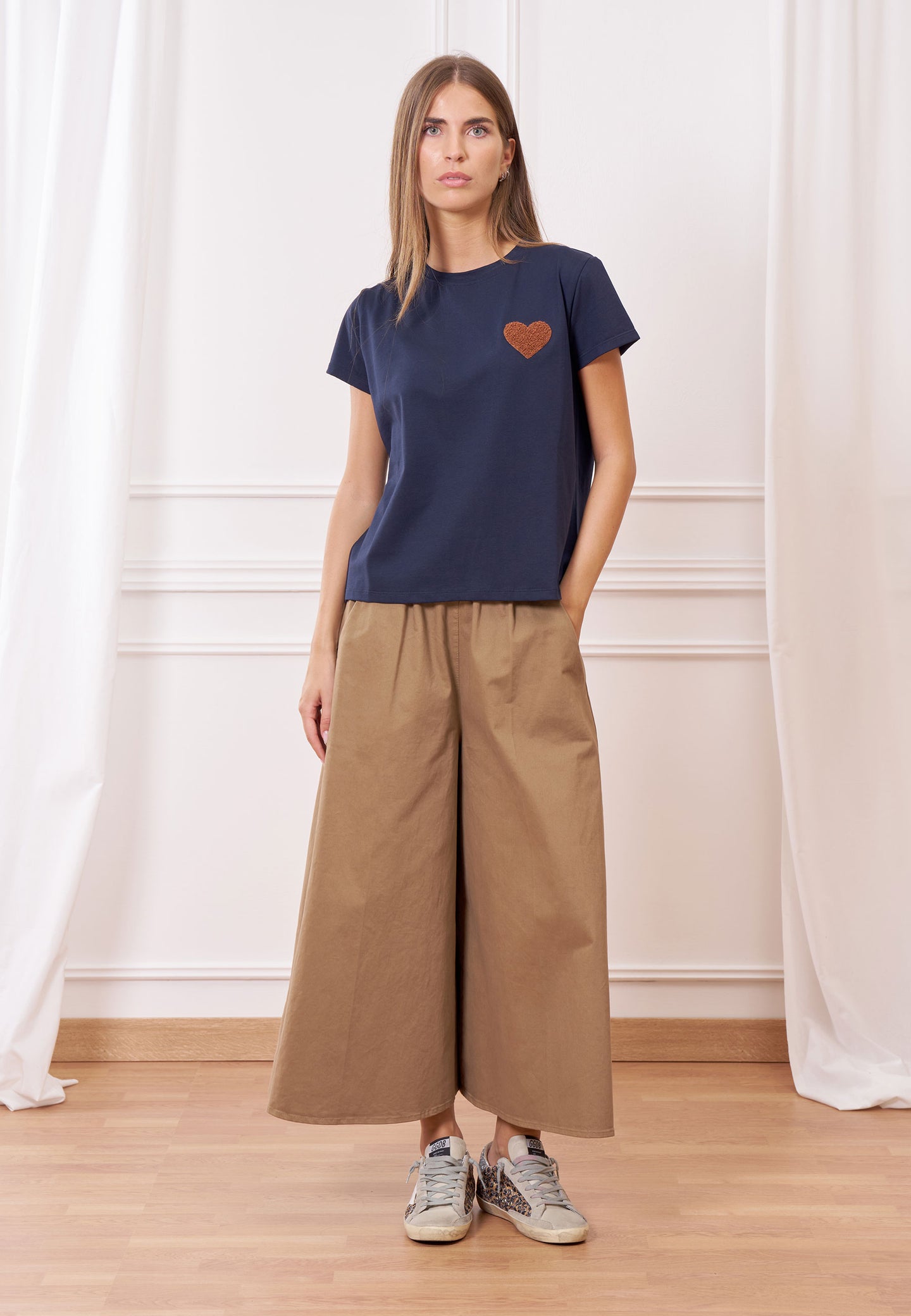 T-shirt cuore ricamato