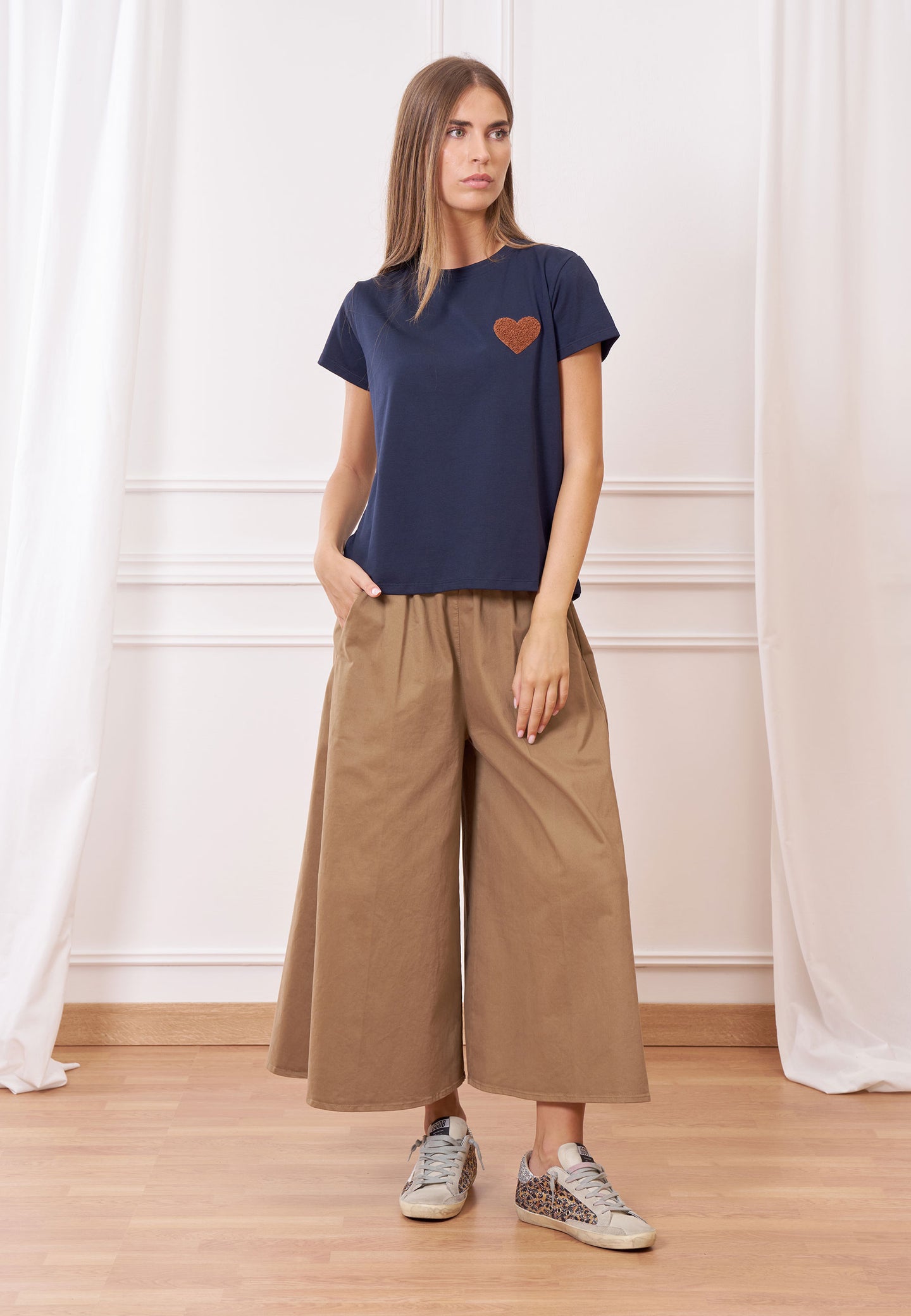 T-shirt cuore ricamato