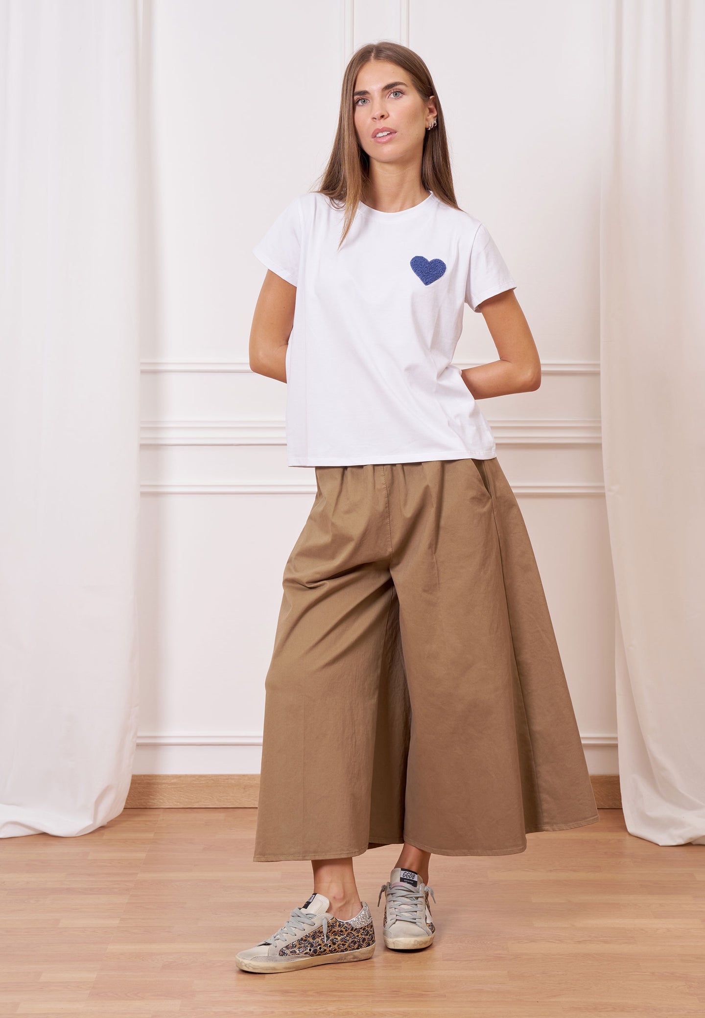 T-shirt cuore ricamato