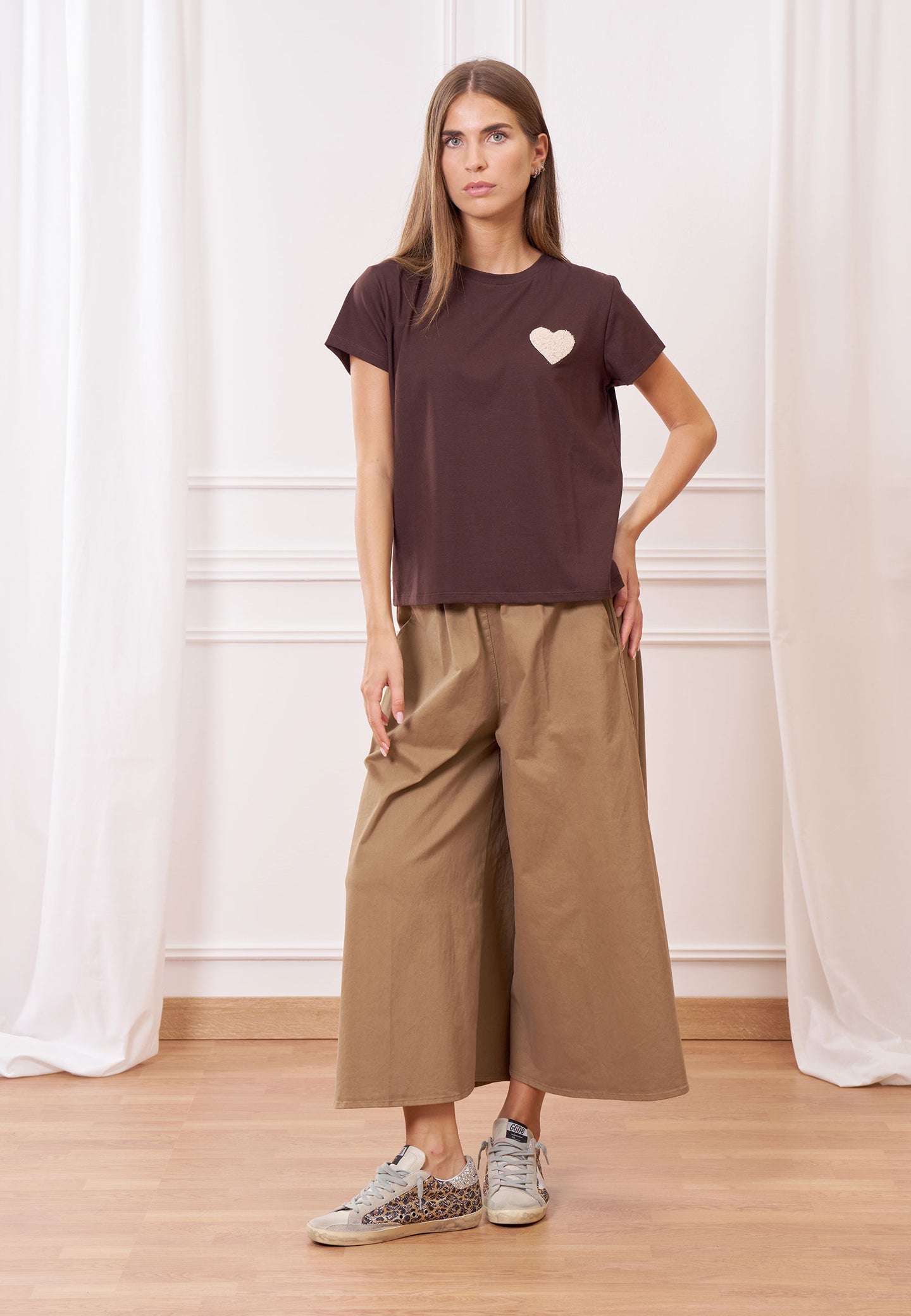 T-shirt cuore ricamato