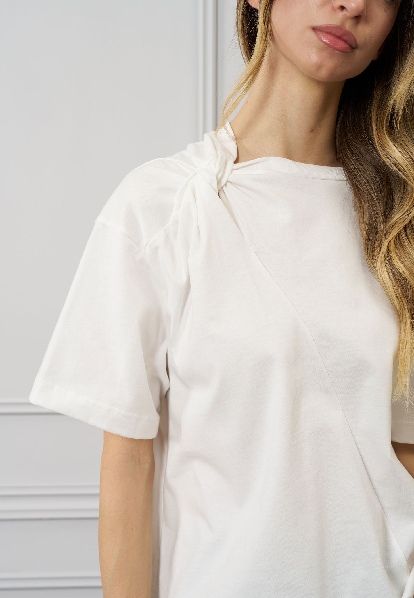 T-shirt over con nodo