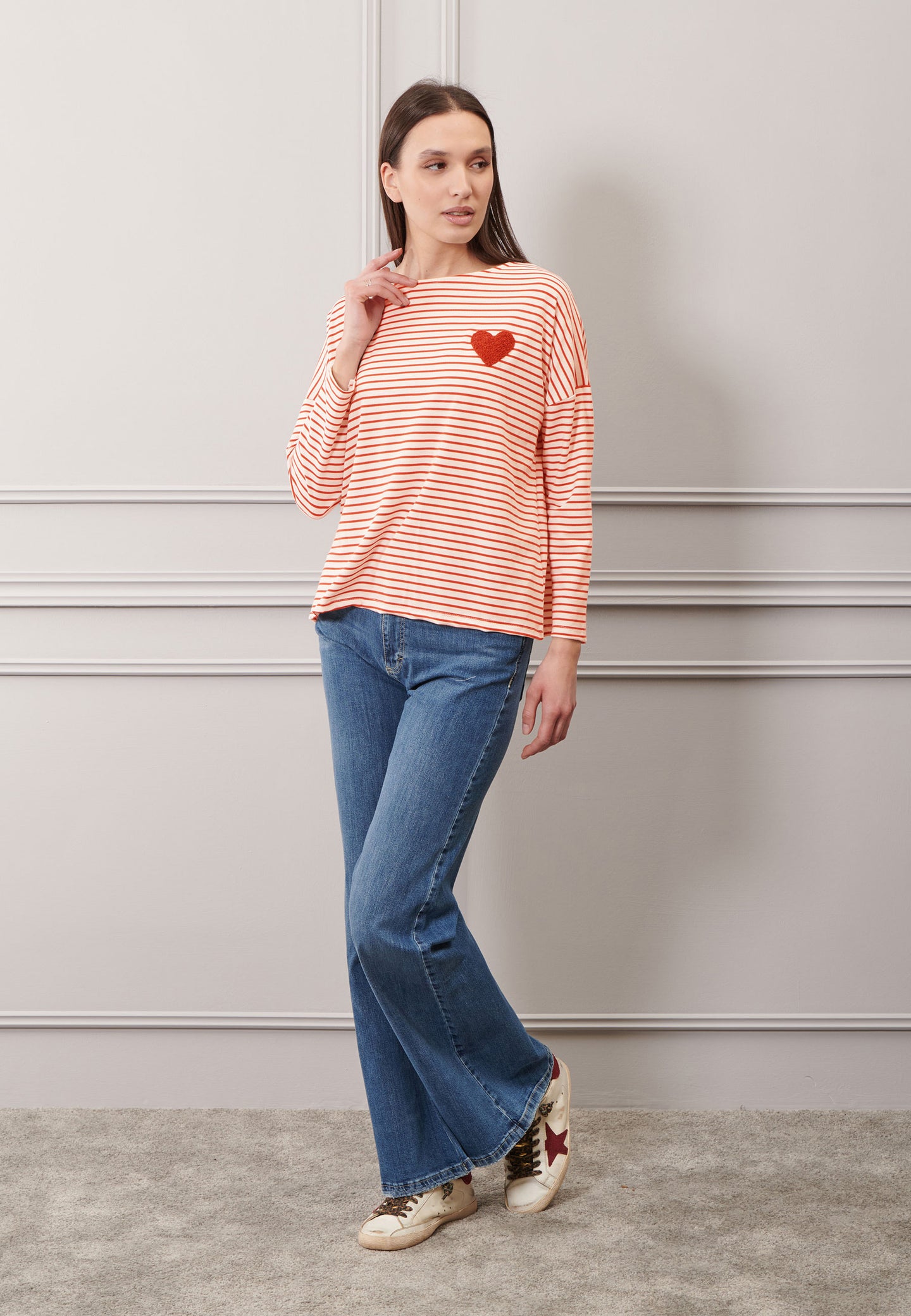T-shirt over righe e cuore