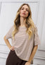 T-shirt over righe spalla scesa