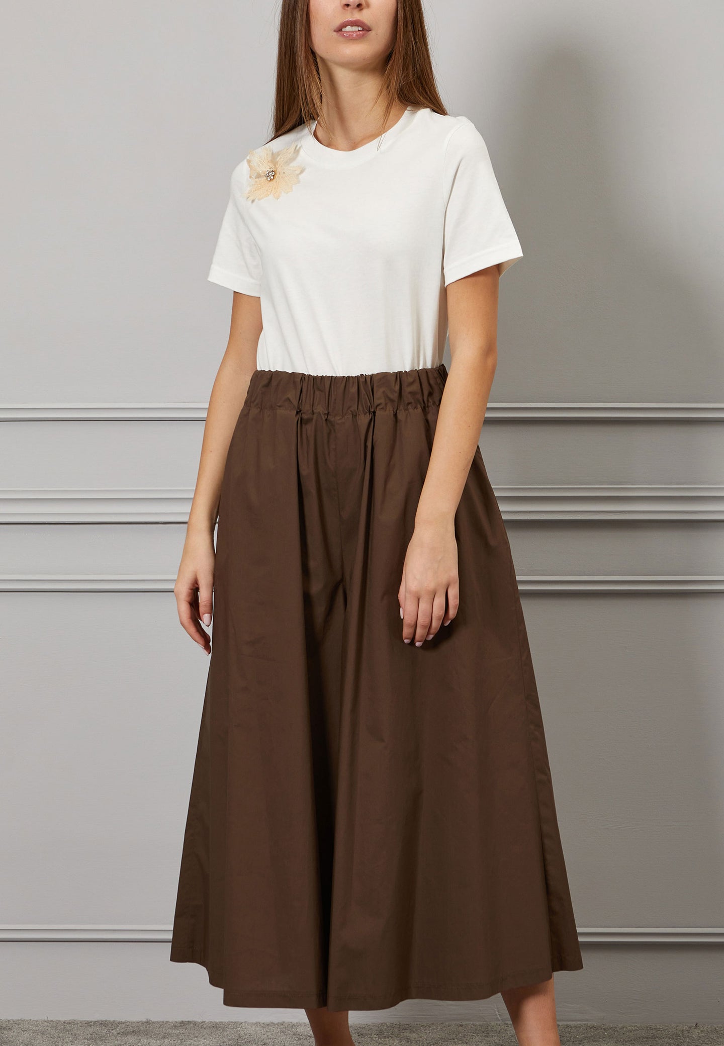 T-shirt paricollo spilla