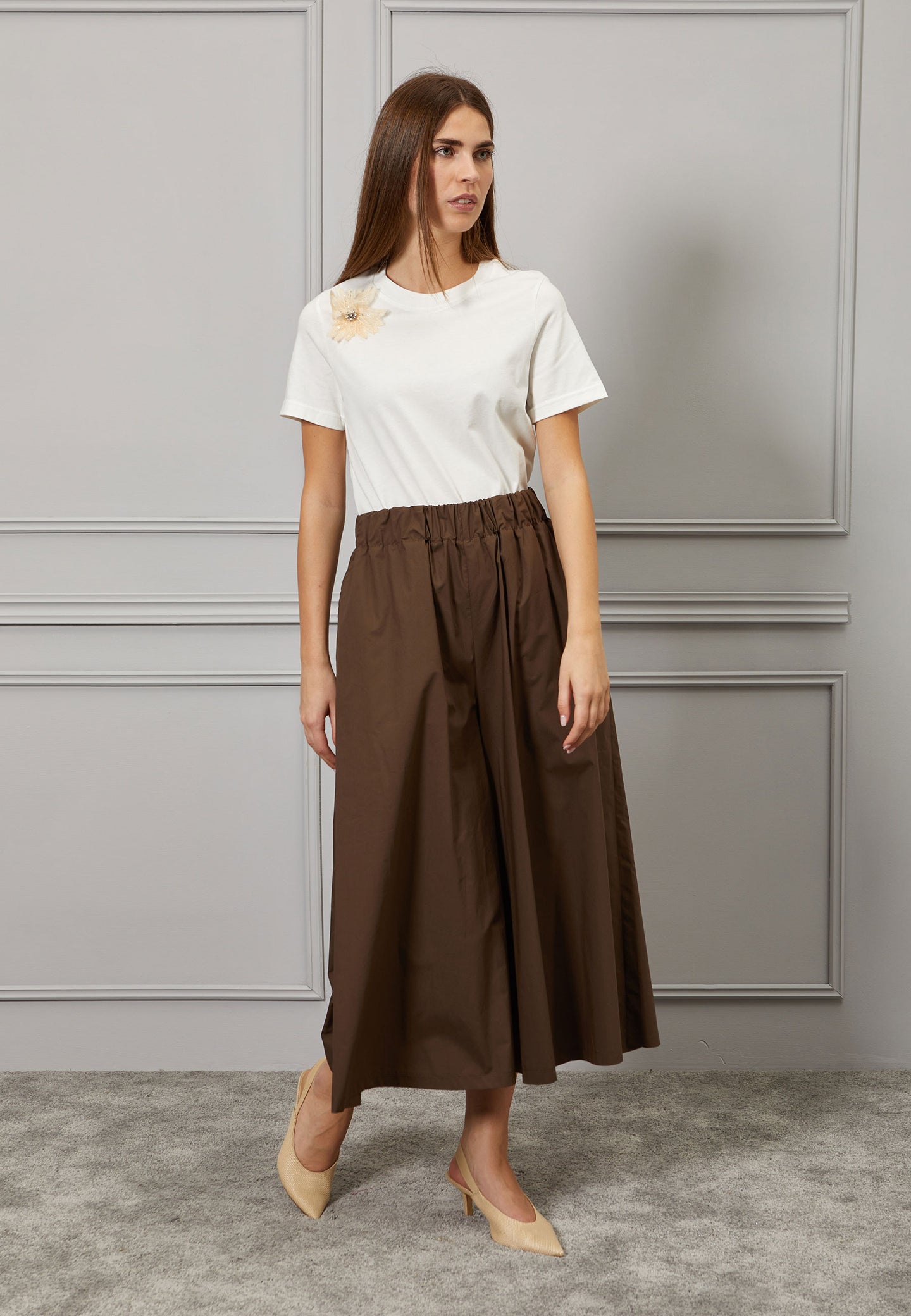 T-shirt paricollo spilla