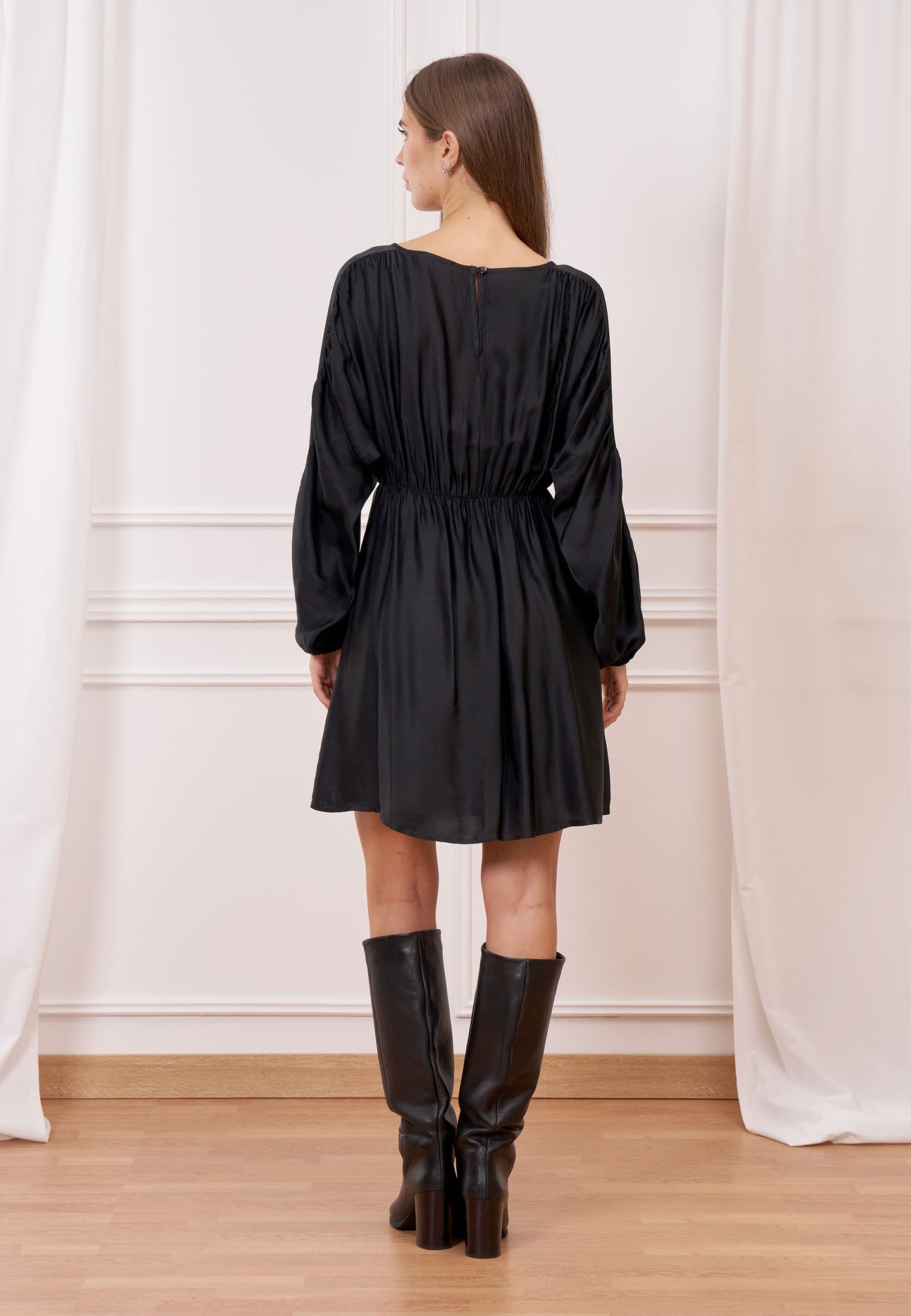 Vestito corto in raso