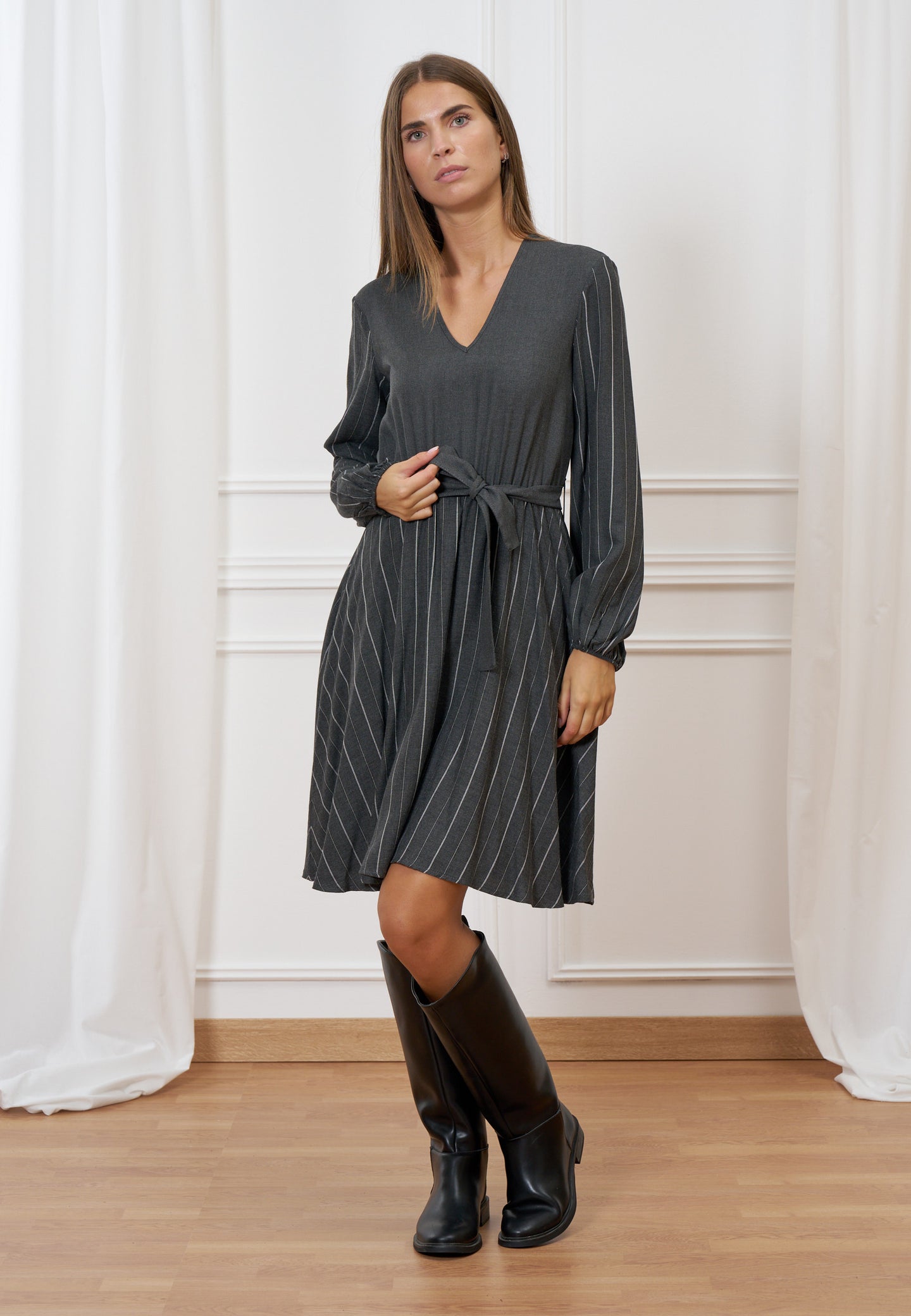 Vestito midi scollo a v