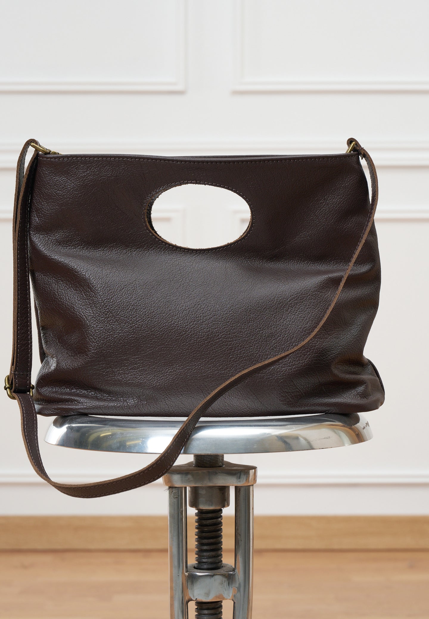 Borsa con oblò in vera pelle