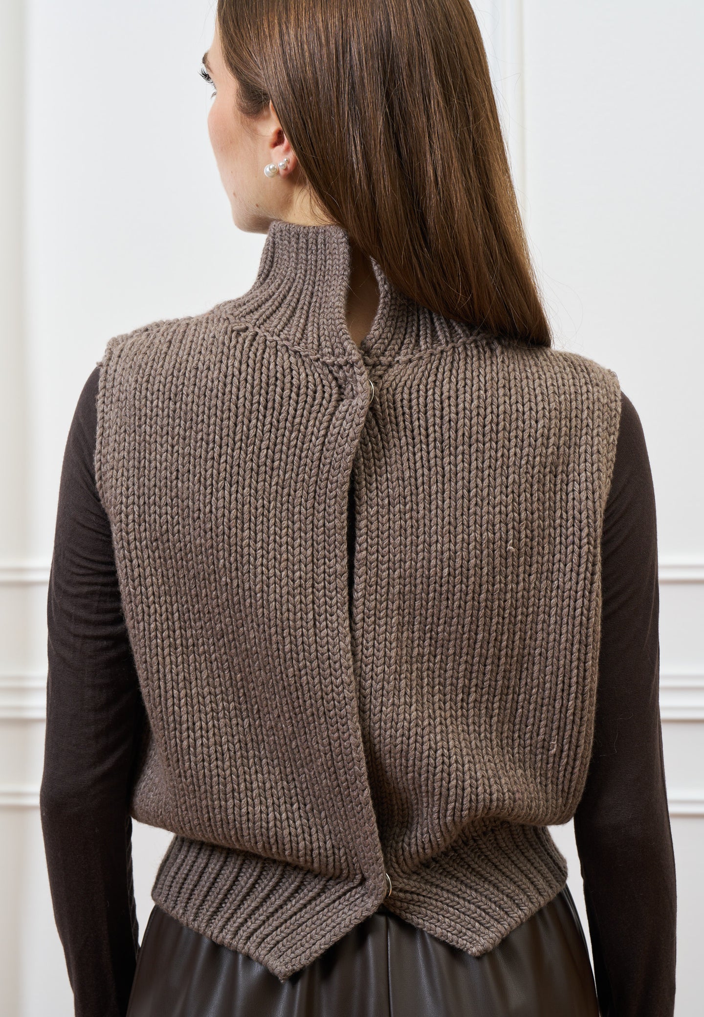 Maglia smanicata apertura sul retro