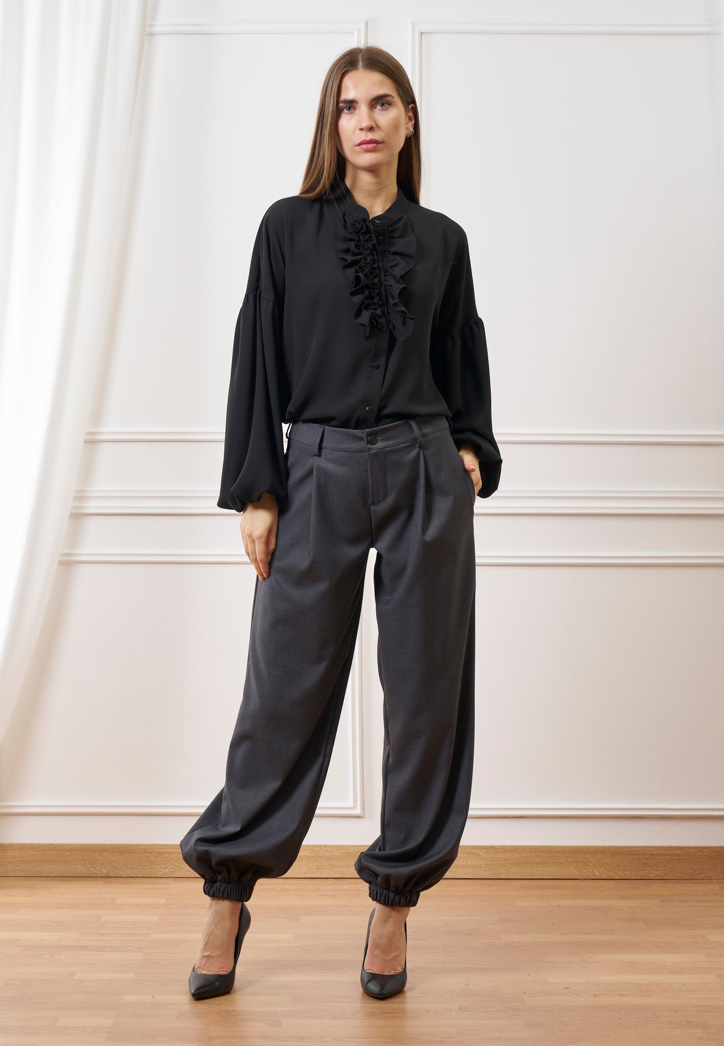 Blusa con jabot frontale