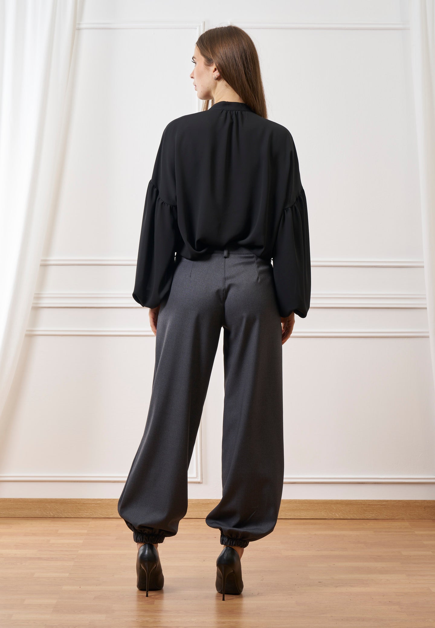 Blusa con jabot frontale