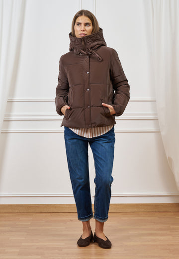 Piumino corto con cappuccio