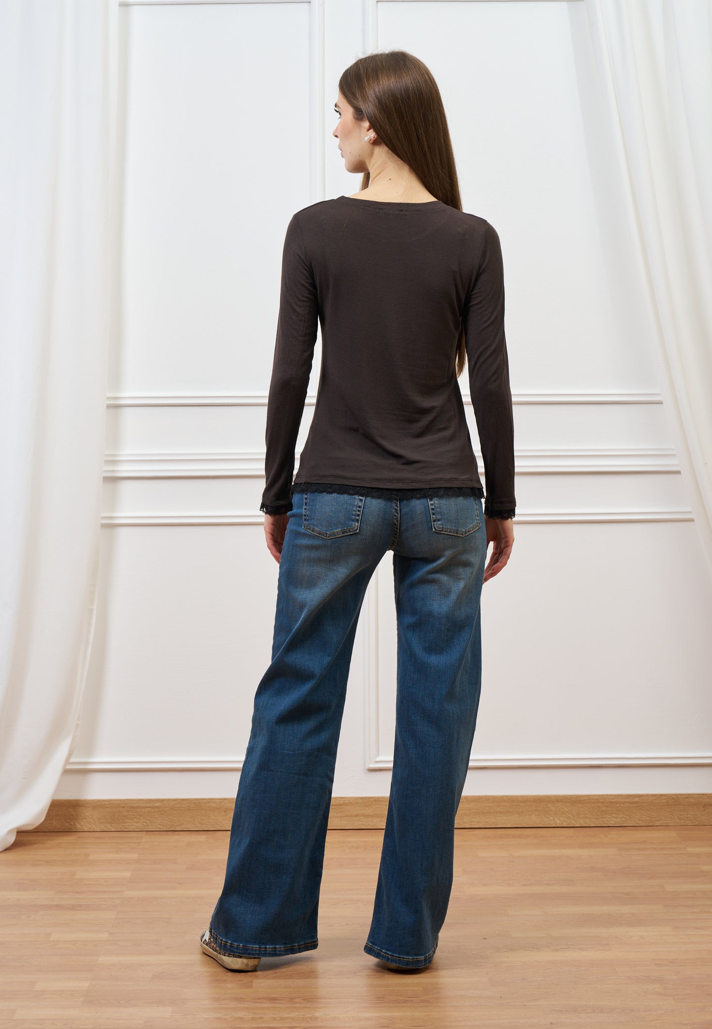 T-shirt misto cachemire dettagli in pizzo