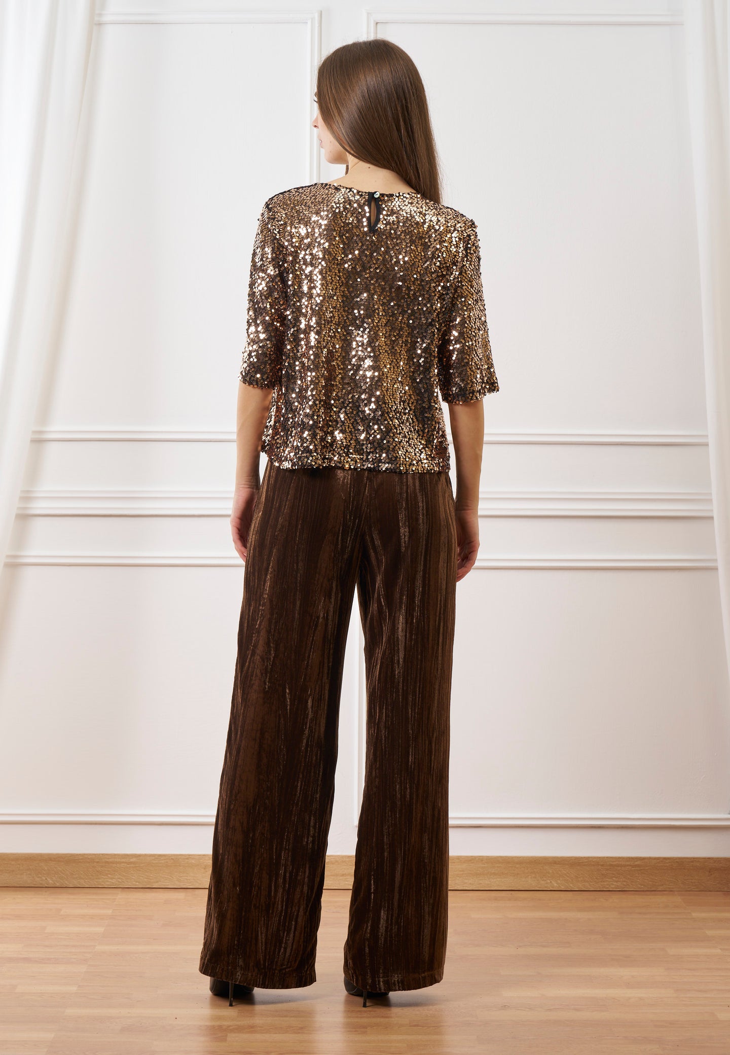 T-shirt girocollo con paillettes