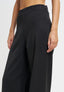Pantalone palazzo a vita alta con zip laterale - NERO