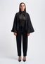 Top smanicato con collo alto in pizzo - NERO