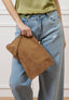 Borsa pochette in camoscio con manicotto - BEIGE
