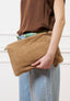 Borsa pochette in camoscio con manicotto - BEIGE