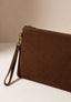 Borsa pochette in camoscio con manicotto - TABACCO