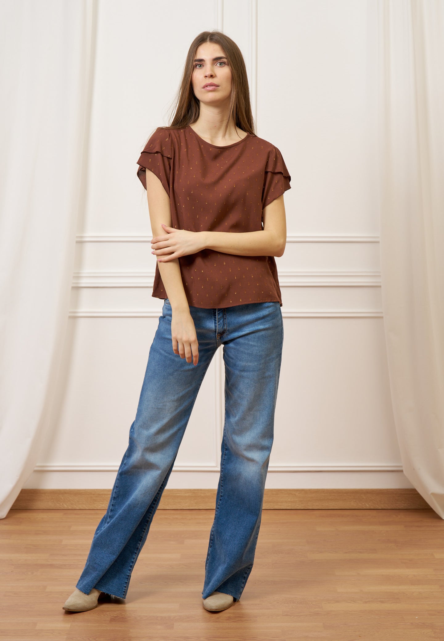 Blusa con maniche a petalo