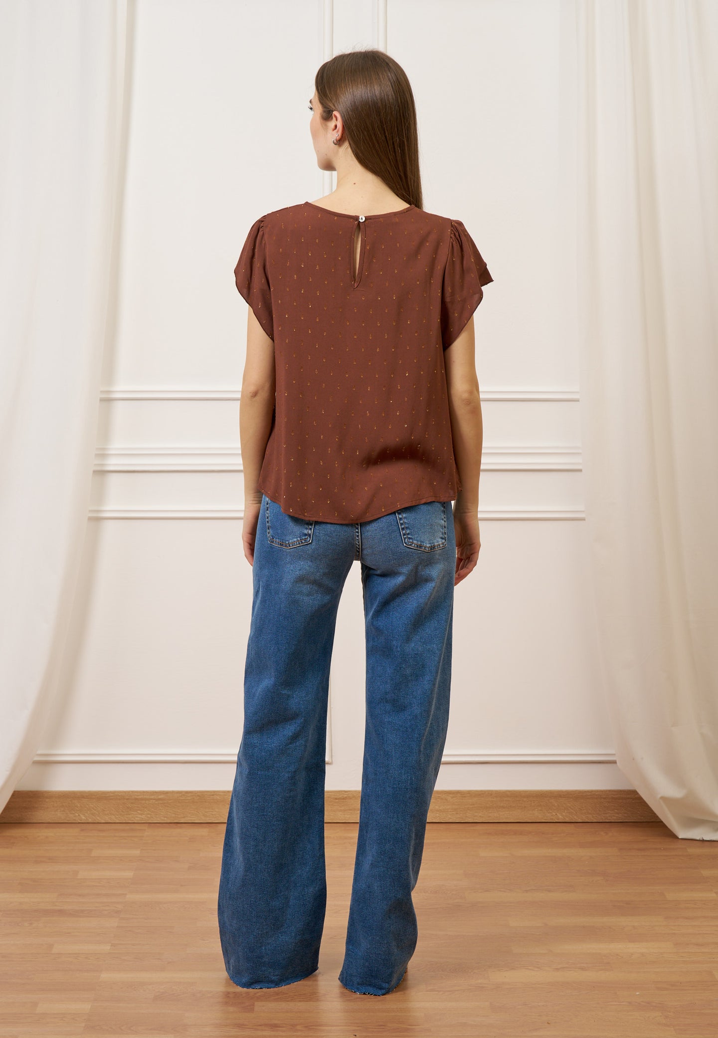 Blusa con maniche a petalo