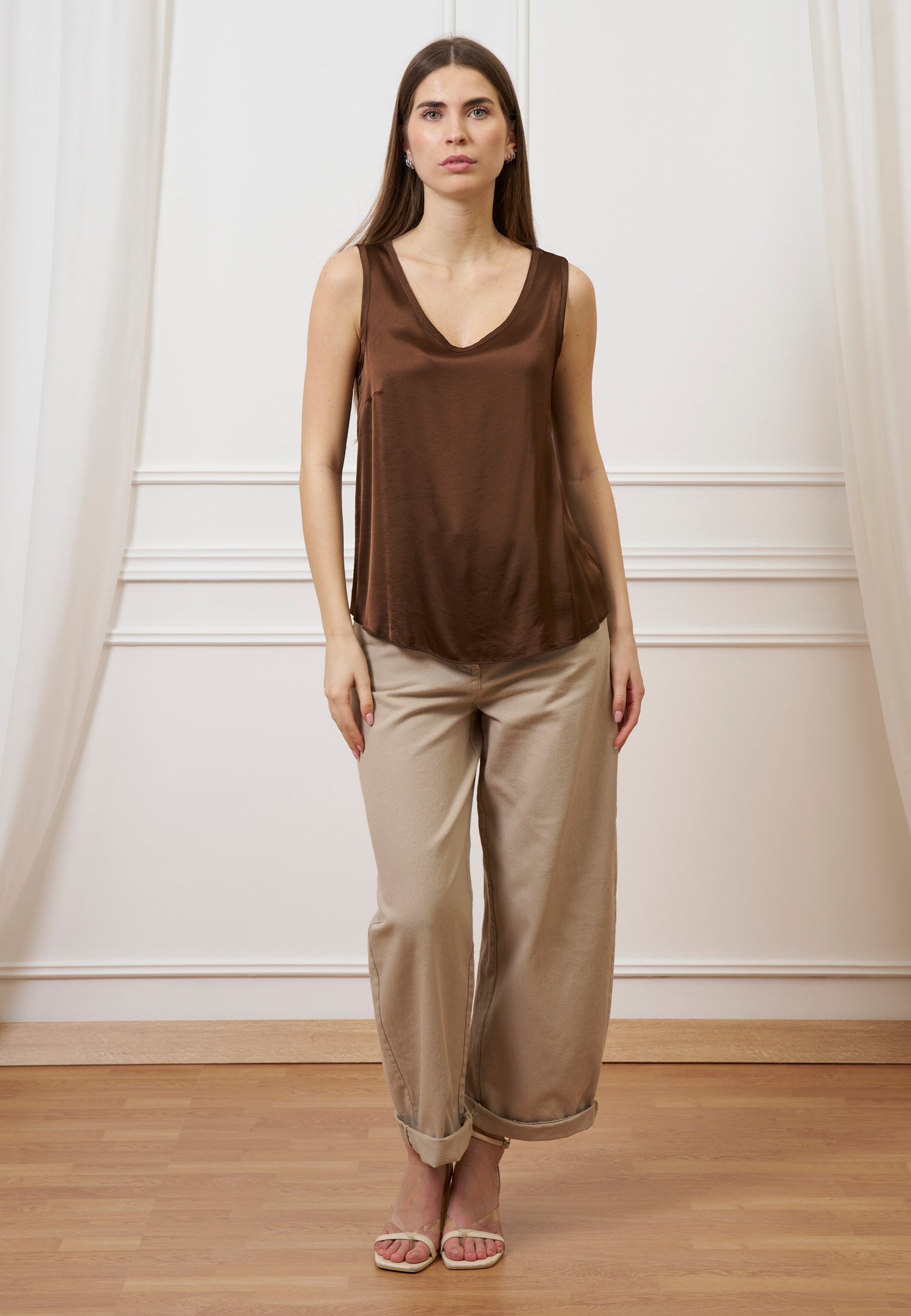 Blusa smanicata in raso di viscosa - MARRONE