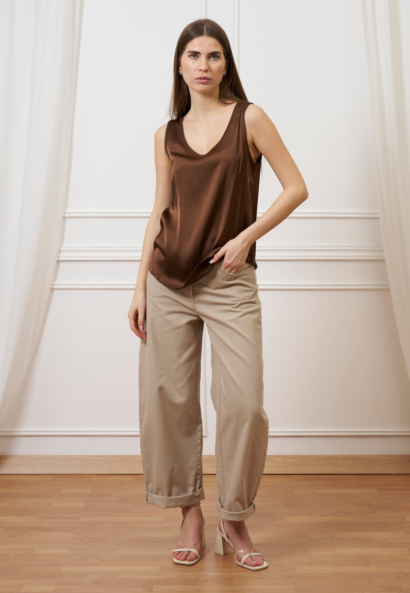 Blusa smanicata in raso di viscosa - MARRONE