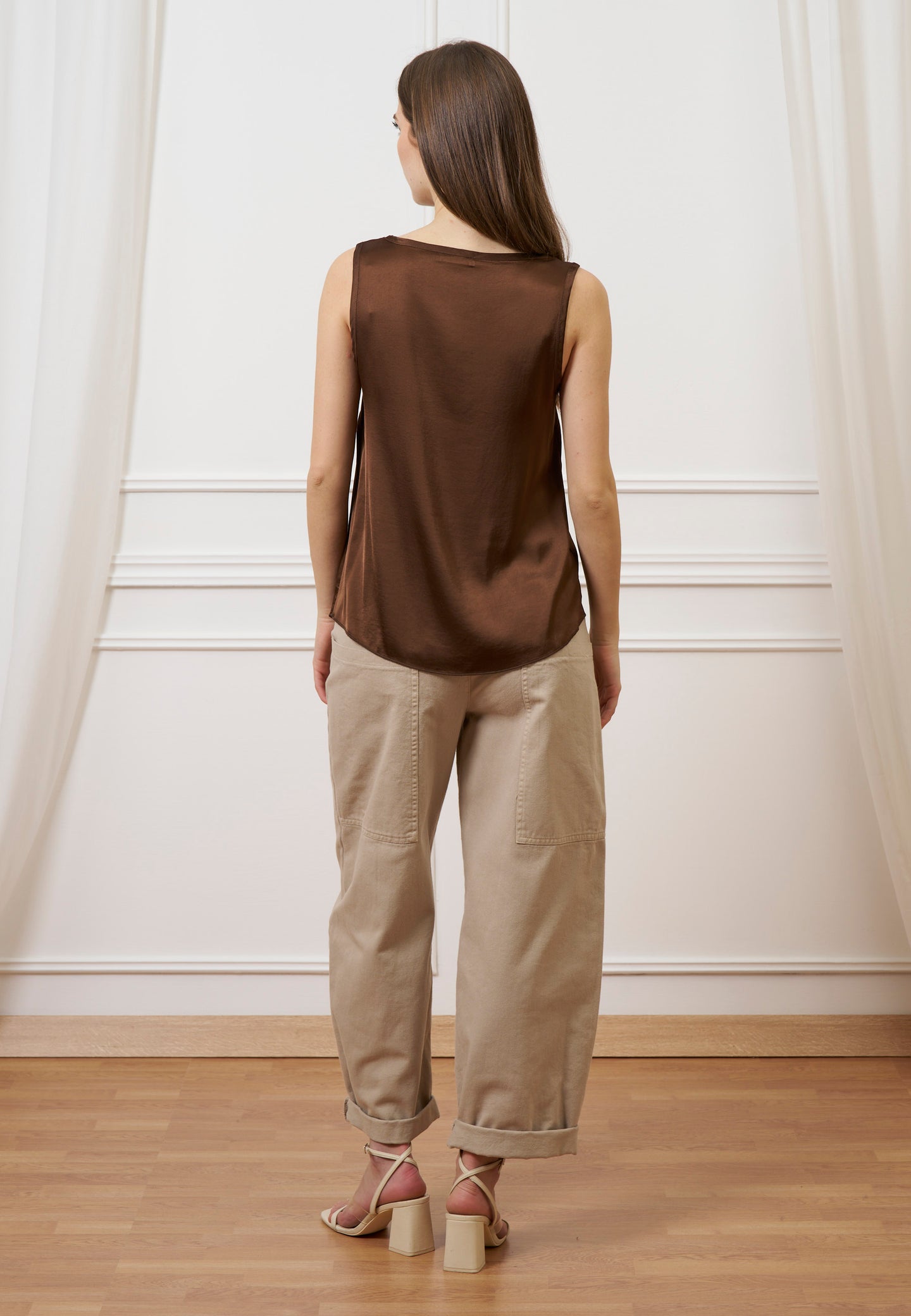 Blusa smanicata in raso di viscosa - MARRONE