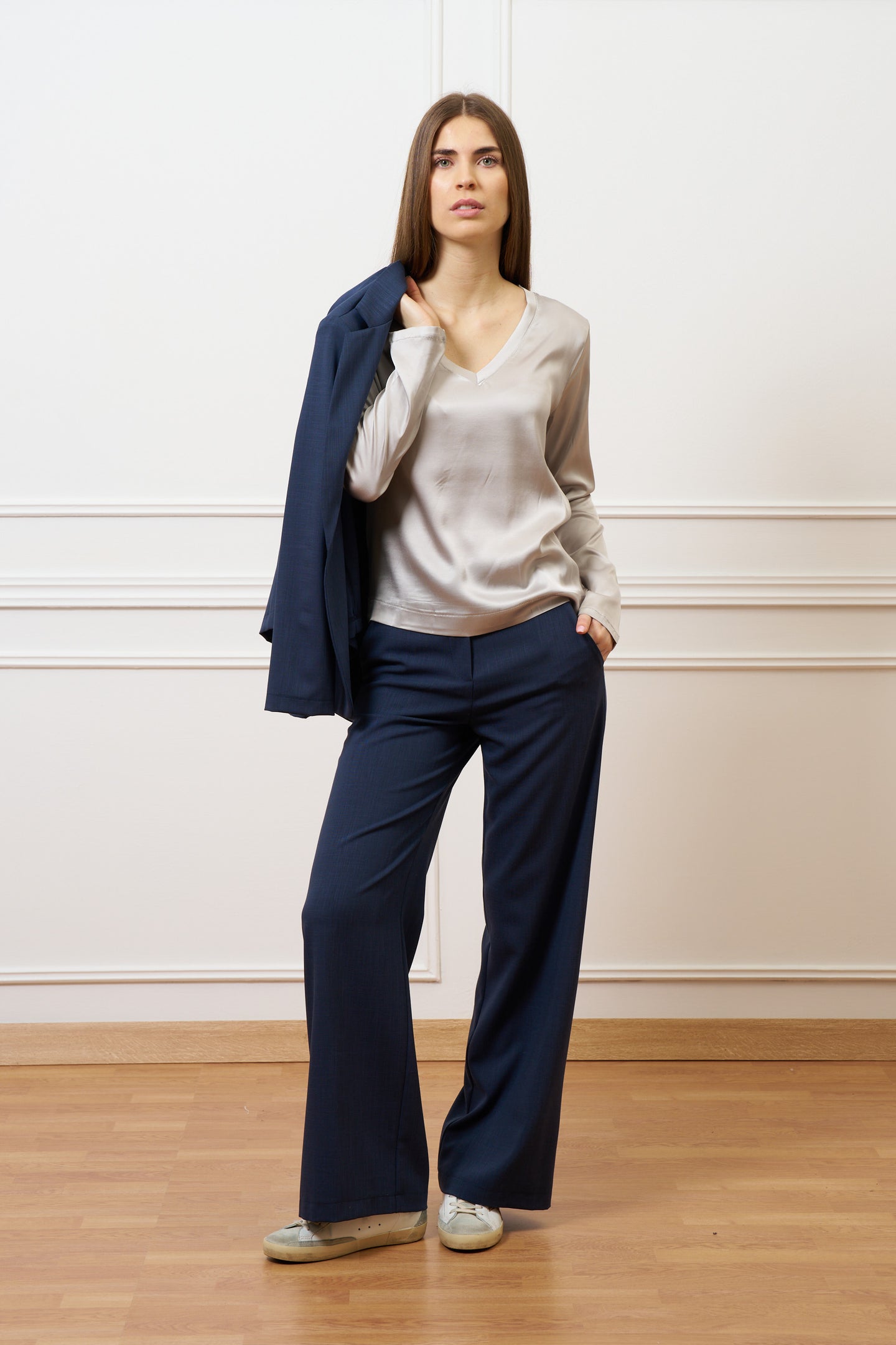 Blusa in raso con scollo a v - TORTORA